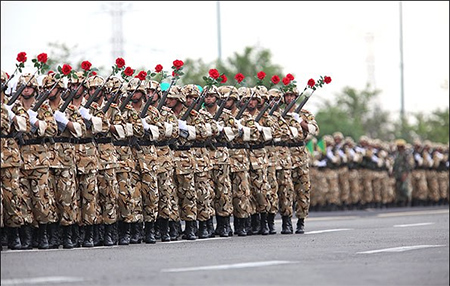 desfile militar en el dia nacional del ejercito irani